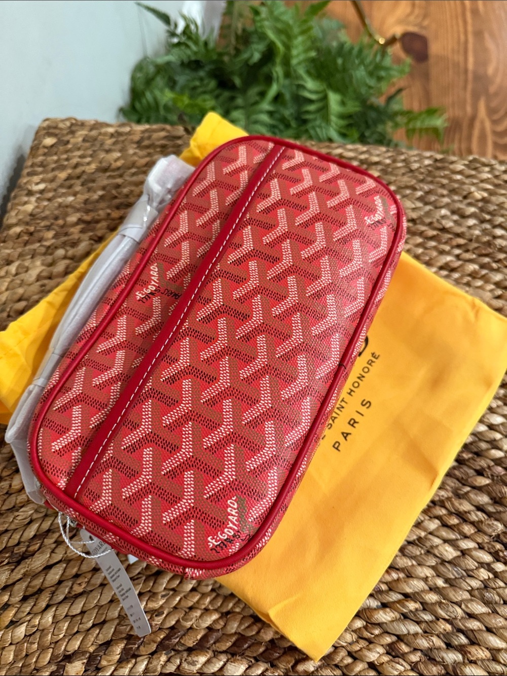 Designer INSPIRED Crossbody Bag in geometric red print - Picture 3 of 7